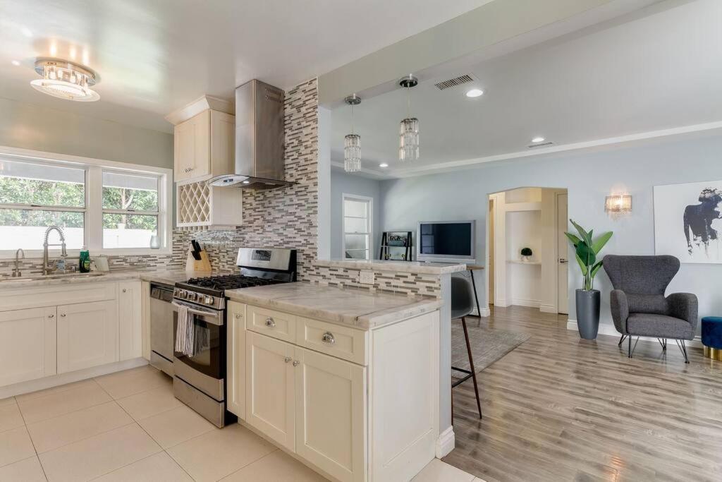 Picfair Village Modern Glam House * Los Angeles