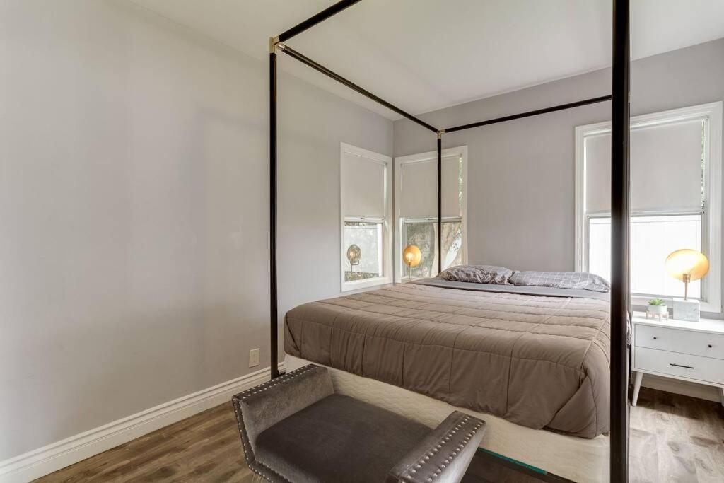 Picfair Village Modern Glam House Hébergement de vacances